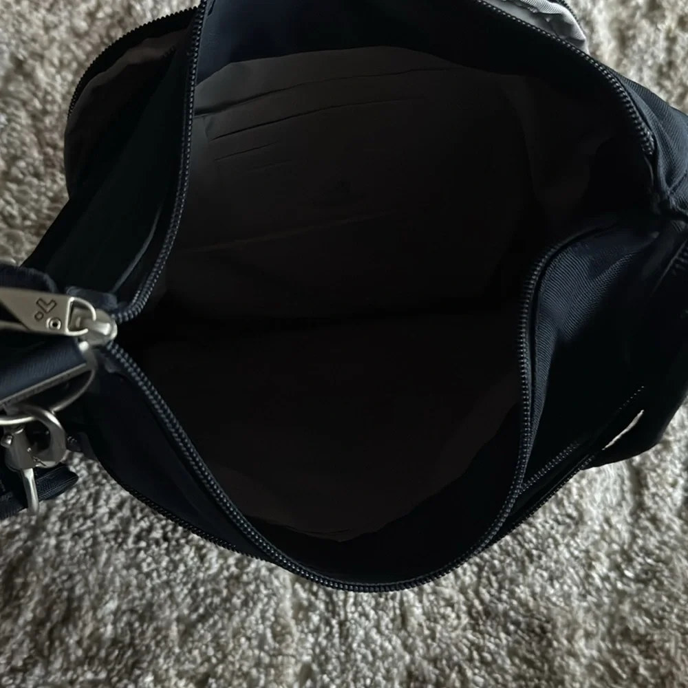 🍍511 tactical bag🍍Navy 3 zip pockets 🍍adjustable strap 🍍
